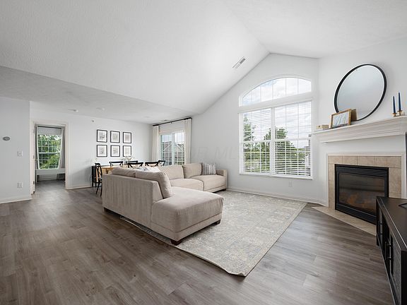 4th image of 3953 Rue De Brittany #3953A
