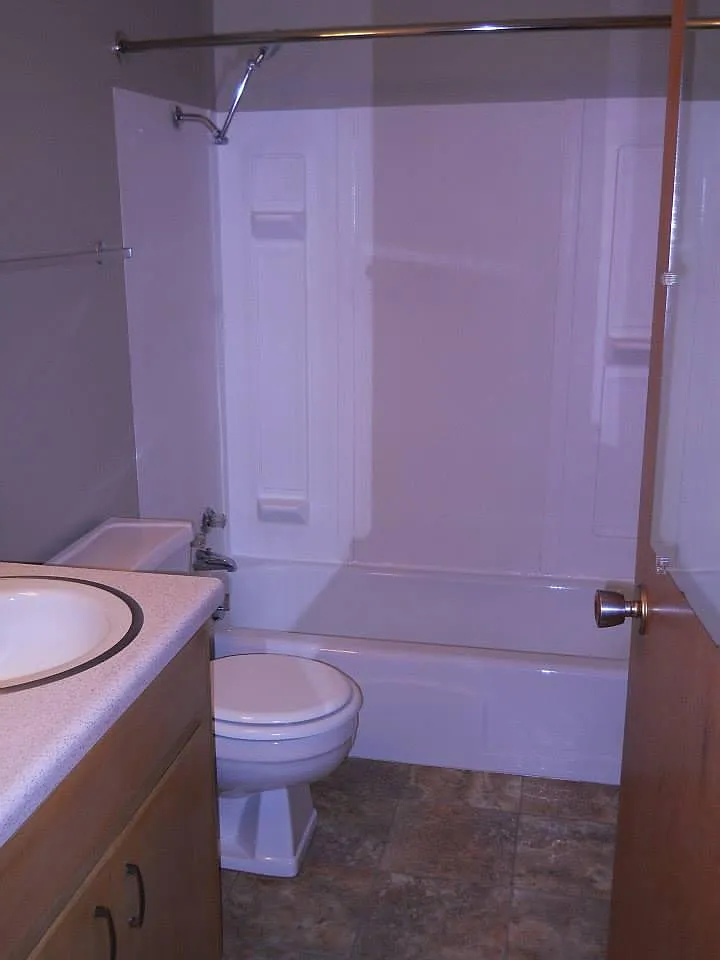 2 bed, 900 sqft, $750 — Photo 2