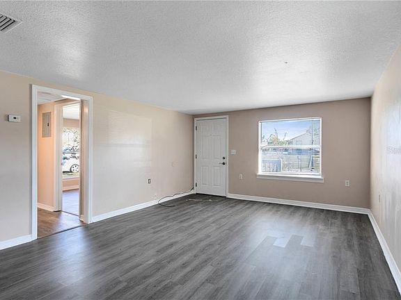 5th image of 334 Mandrake St