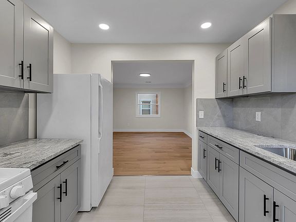 4th image of 4316 Lakewood St #2