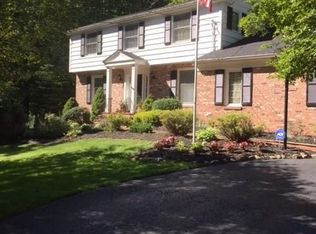 4300 Som Center Rd, Moreland Hills, OH 44022