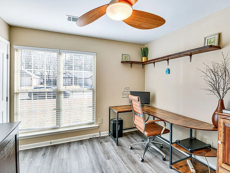 706 Park Ln — Photo 10