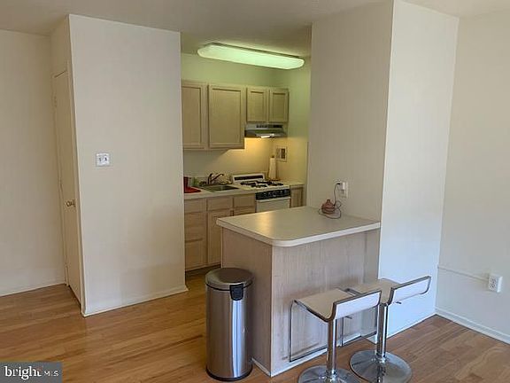 3rd image of 2101 Chestnut St #17-1619