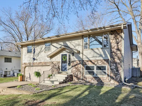 1605 Hillsboro Ave N, Golden Valley, MN 55427