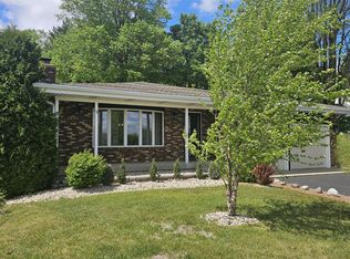 1090 Shabbona Dr, Fontana, WI 53125