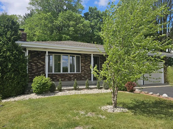 1090 Shabbona DRIVE, Fontana, WI 53125