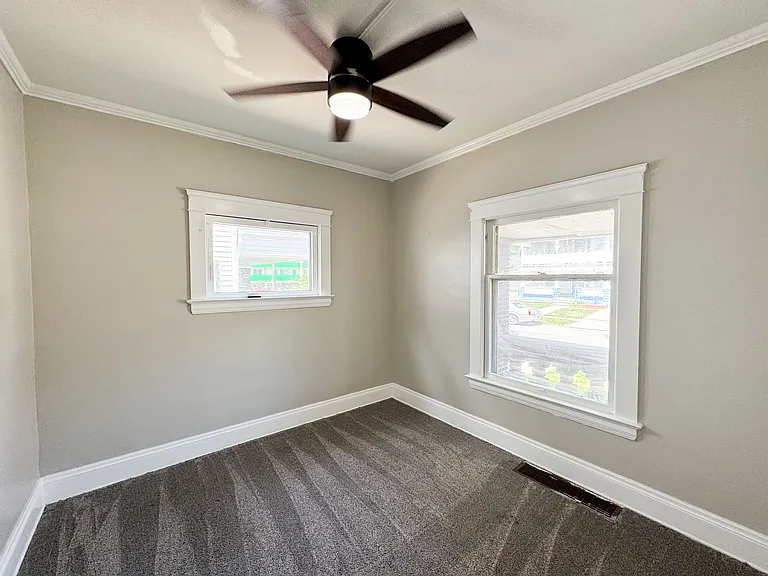 2778 E 120th St #1DOWNFRONT — Photo 13
