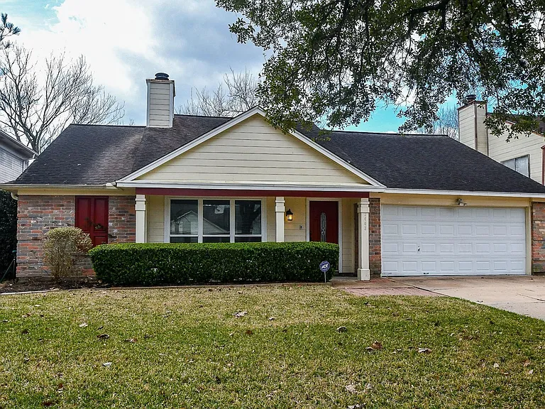 3402 Hidden Creek Dr — Photo 2