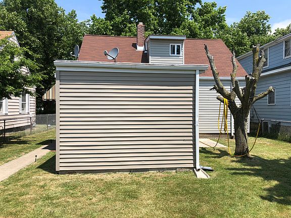 3rd image of 3037 Falls St