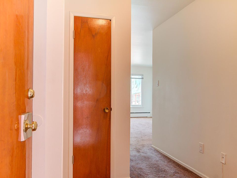 1st image of 10 Lupine Ave APT 1