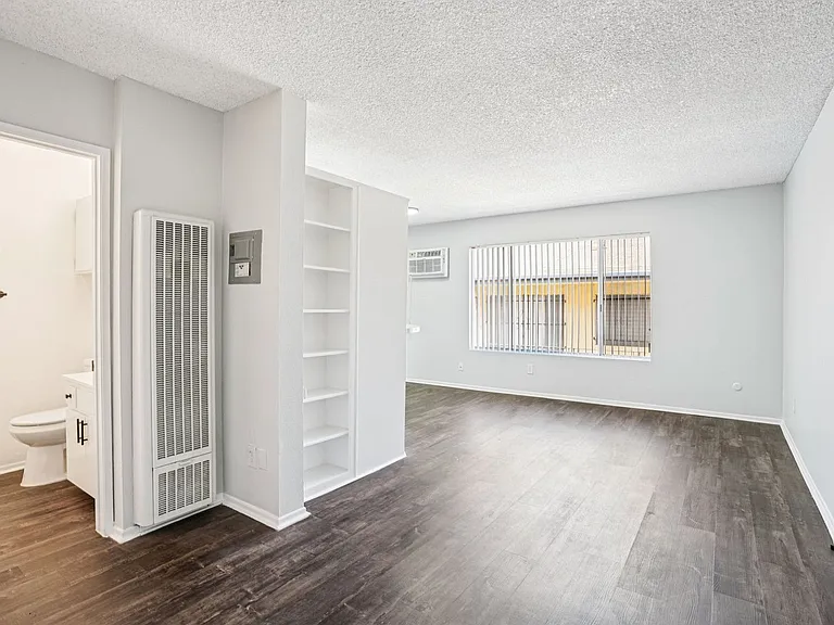 238 South Serrano Ave — Photo 8