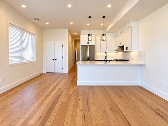 5th image of 30A Swan Ave #1