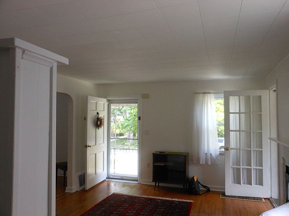 LR W/ FRENCH DOOR