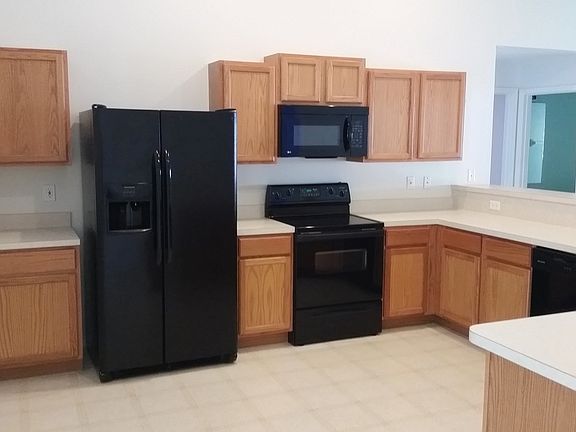 5th image of 916 Cypress Oaks St