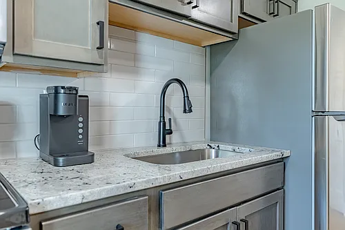 425 Lexington Ave #8 Photo 1