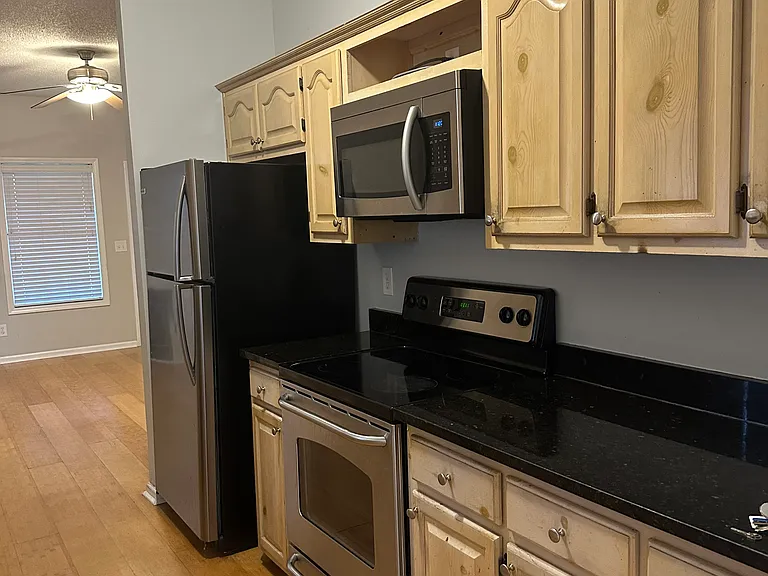 1008 Beach Dr SW #B1 — Photo 5