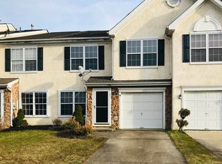4 Leighton Dr, Mount Laurel, NJ 08054