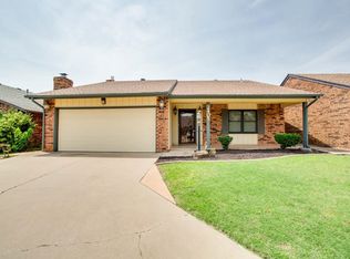 2405 Woodmoor Rd, Enid, OK 73703