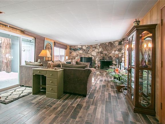 4th image of 39525 Gilner Dr