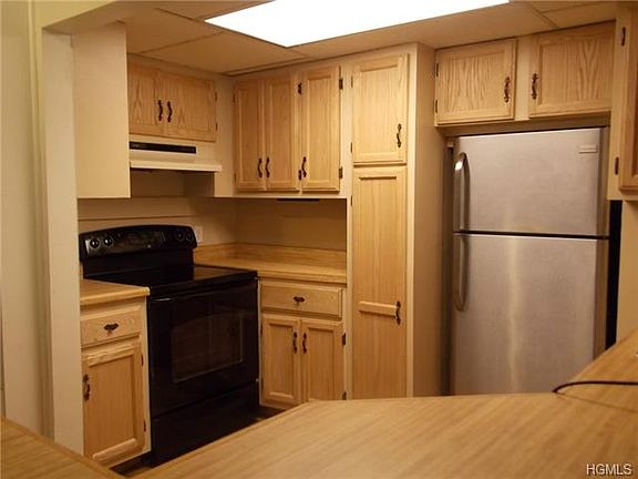 3rd image of 303 Drew Ln #303