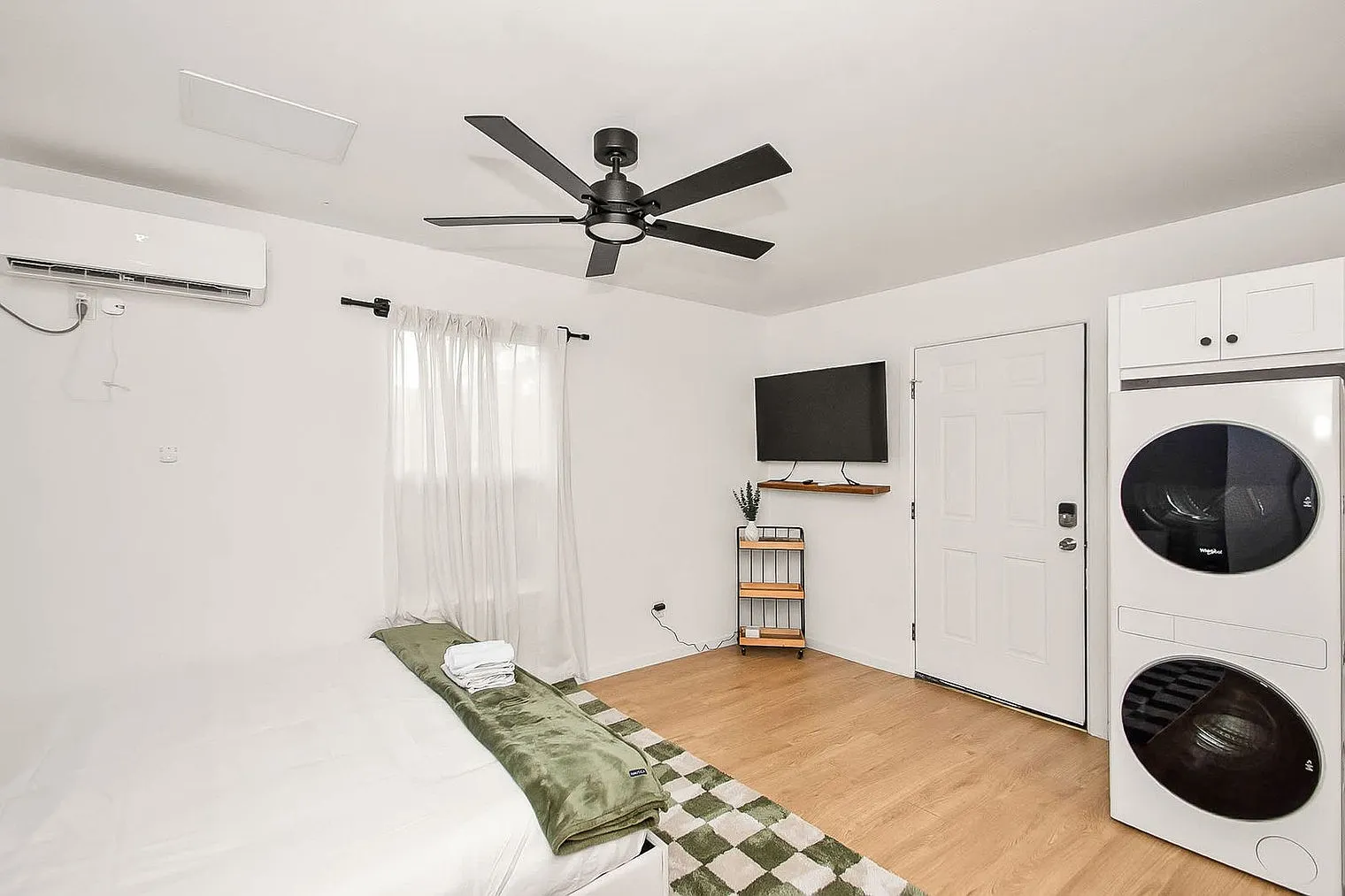 Studio, 1.0 bath, $1,241 — Photo 4