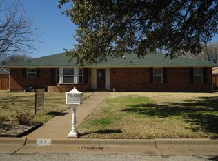 1612 S Rodgers Dr, Graham, TX 76450