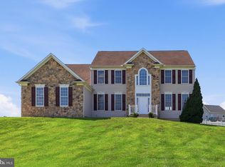 348 Dorchester Dr, Falling Waters, WV 25419