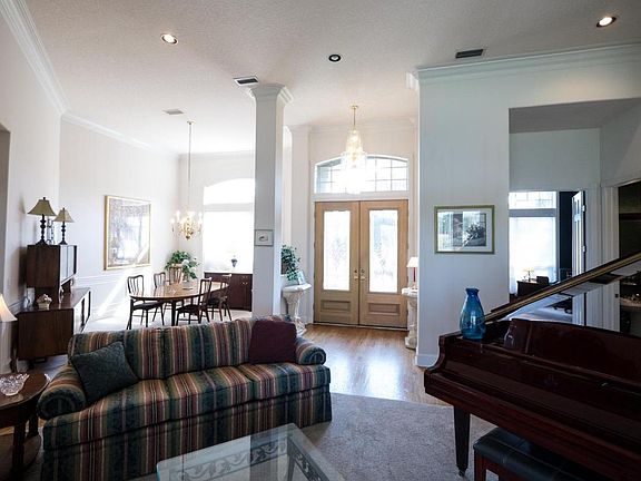 3rd image of 121 Hidden Cove Ln