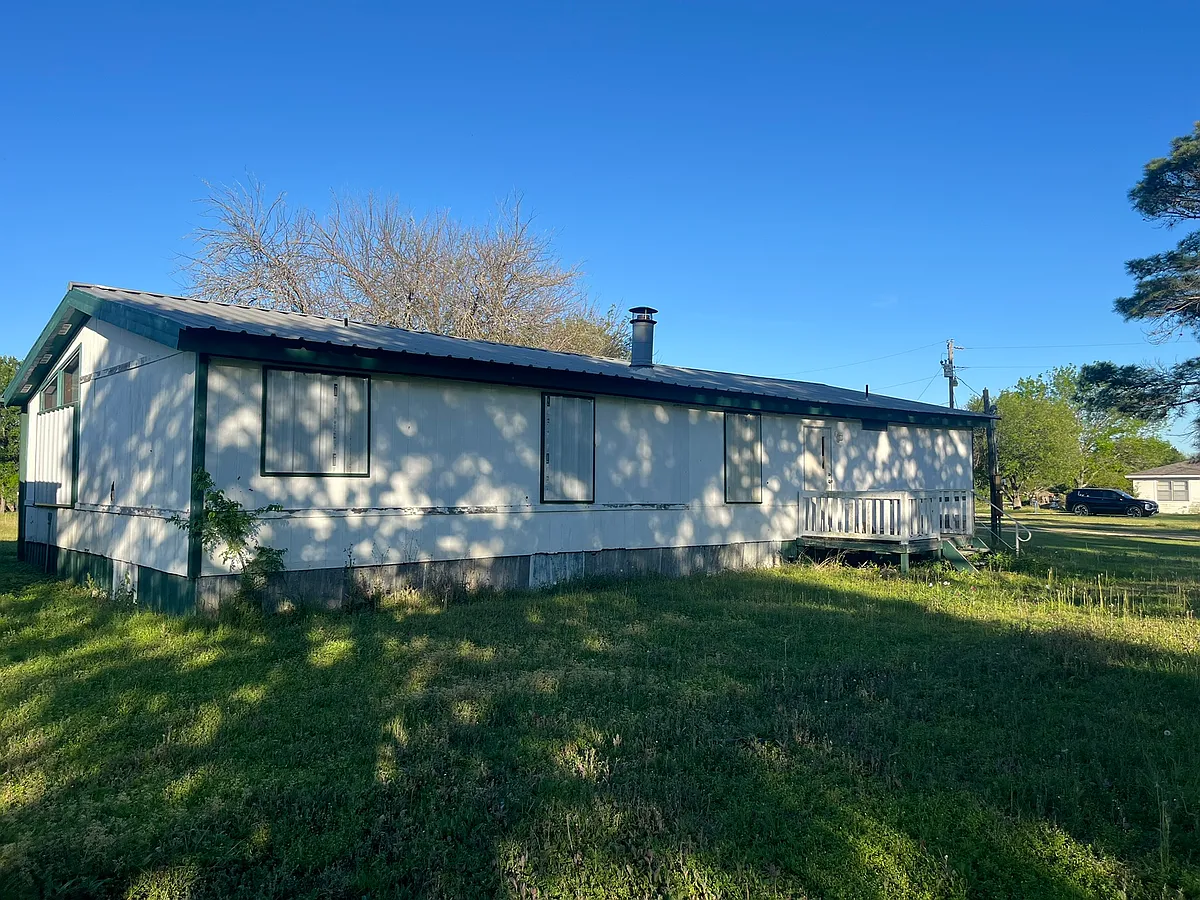 Building Photo - 1379 N Vicha Rd