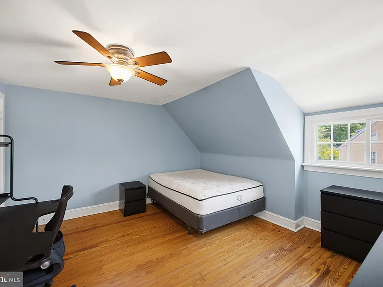 214 E University Pkwy — Photo 40