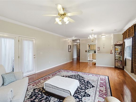 4th image of 3043 Willowbrook Way
