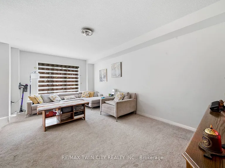 32 Cole Cres — Photo 11