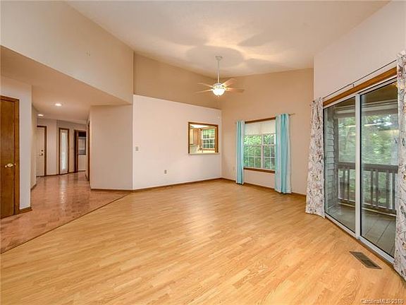 3rd image of 910 S Park Pl #47A