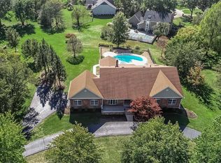 16400 Wilson Farm Dr, Chesterfield, MO 63005