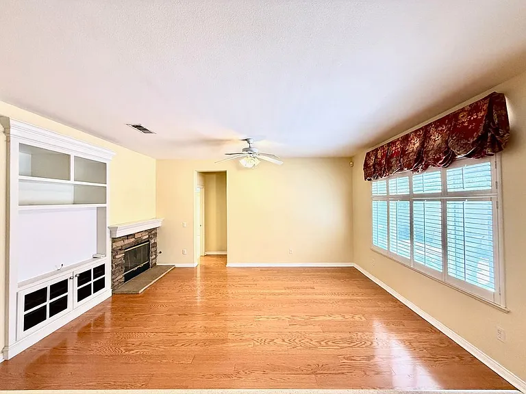 1319 Jacaranda Cir — Photo 5