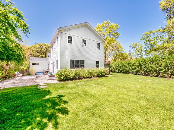 2nd image of 40 Oak Dr