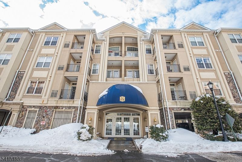 1st image of 6105 Harcourt Rd