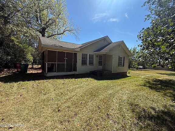 4th image of 4064 Kemper Ave