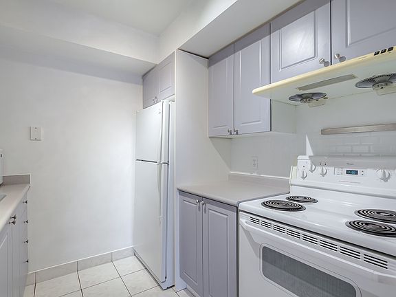 3rd image of 256 Doris Ave #801