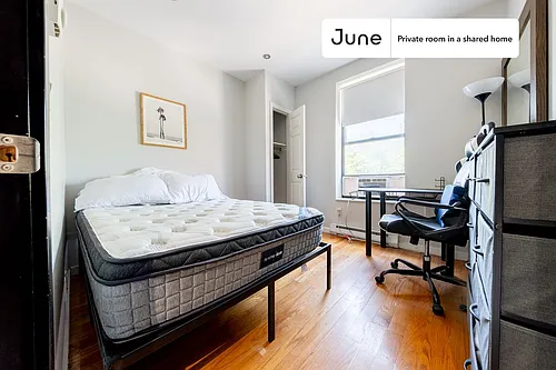320 Manhattan Ave Photo 1
