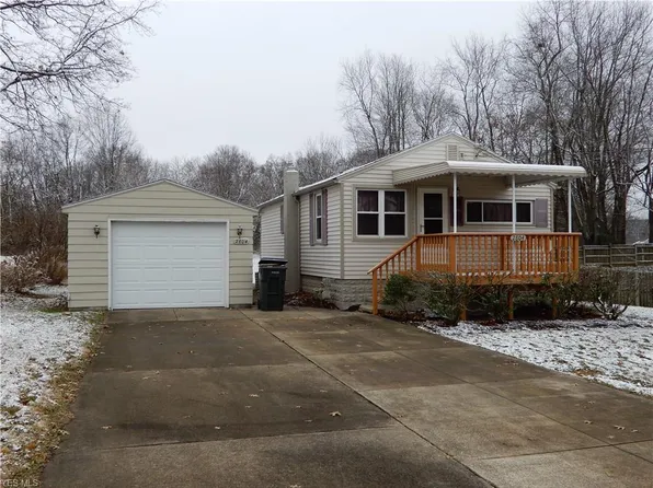 2804 Osage Ave, Akron, OH 44312