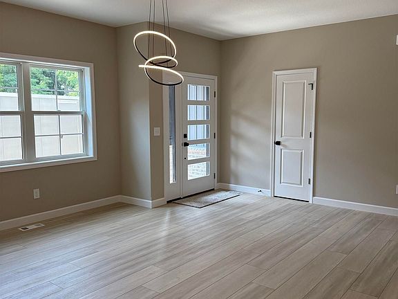 4th image of 2708 W Woods Edge Dr