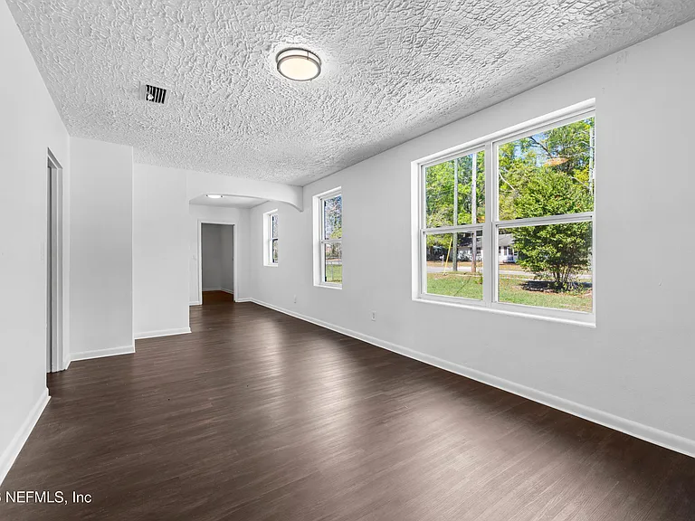 3250 Soutel Dr — Photo 4