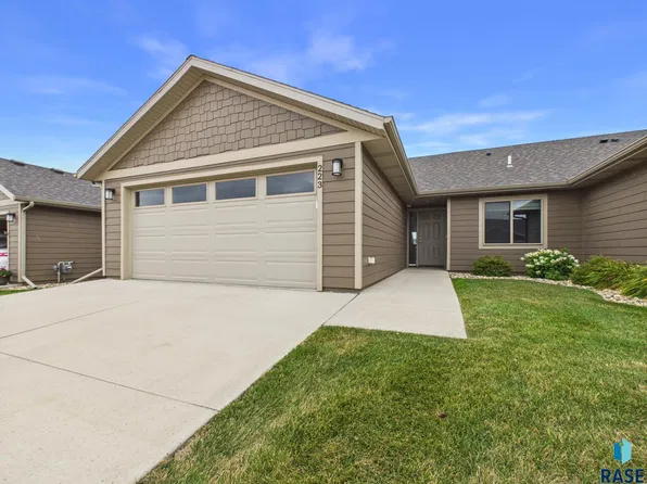 223 Brookside Pl, Harrisburg, SD 57032