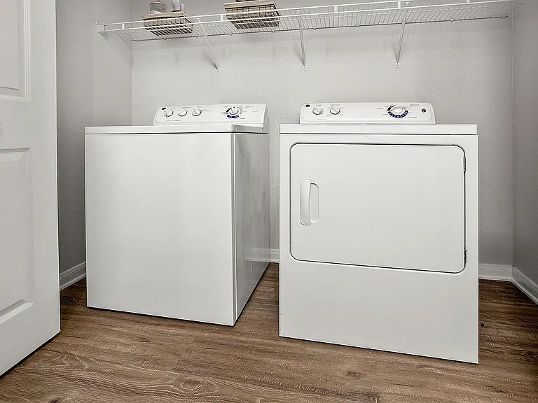 C242510_AstonCincoRanch_1B1BROI_Laundry_02