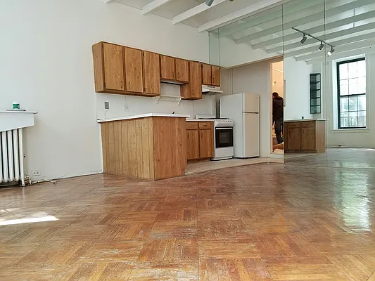 Rented by Quest Realty Sunnyside Corp | media 18