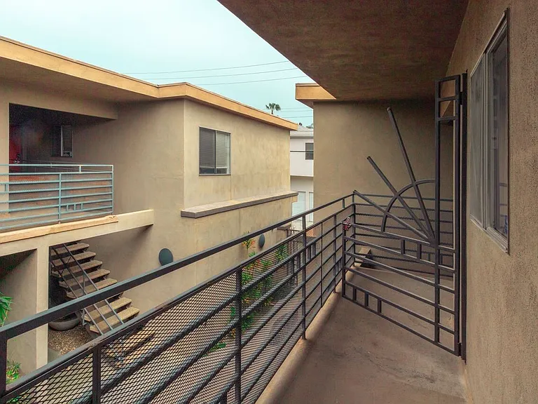 1527 Yale St #6 — Photo 21