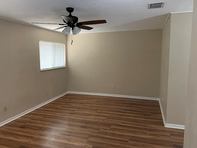 1536 N Carolwood Blvd — Photo 34