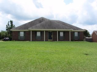 48 Travis Rdg, Deatsville, AL 36022