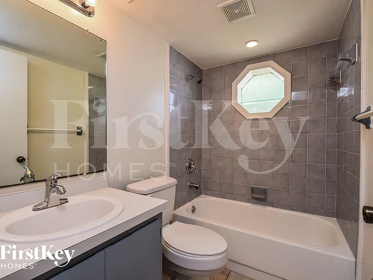 4141 SW 6th Pl — Photo 9